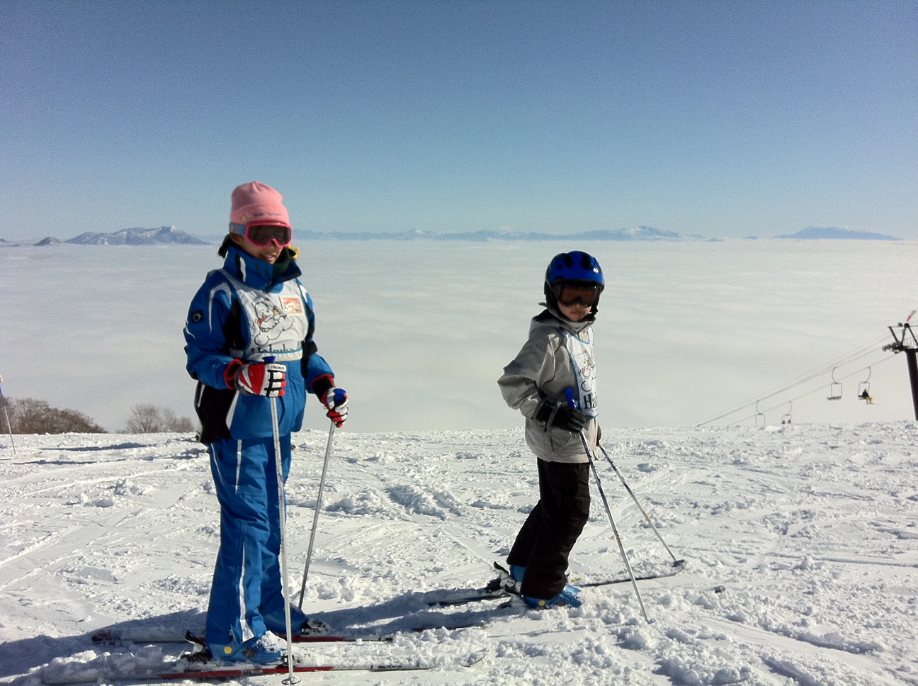 Rent Ski and snowboard at discounted rate. Helmet, Gloves, Googles for